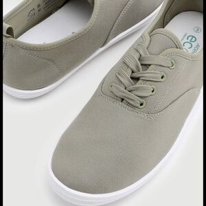 NWT! WOMENS CASUAL CANVAS LACE UP SHOES SNEAKERS SAGE OLIVE GREEN SIZE 10